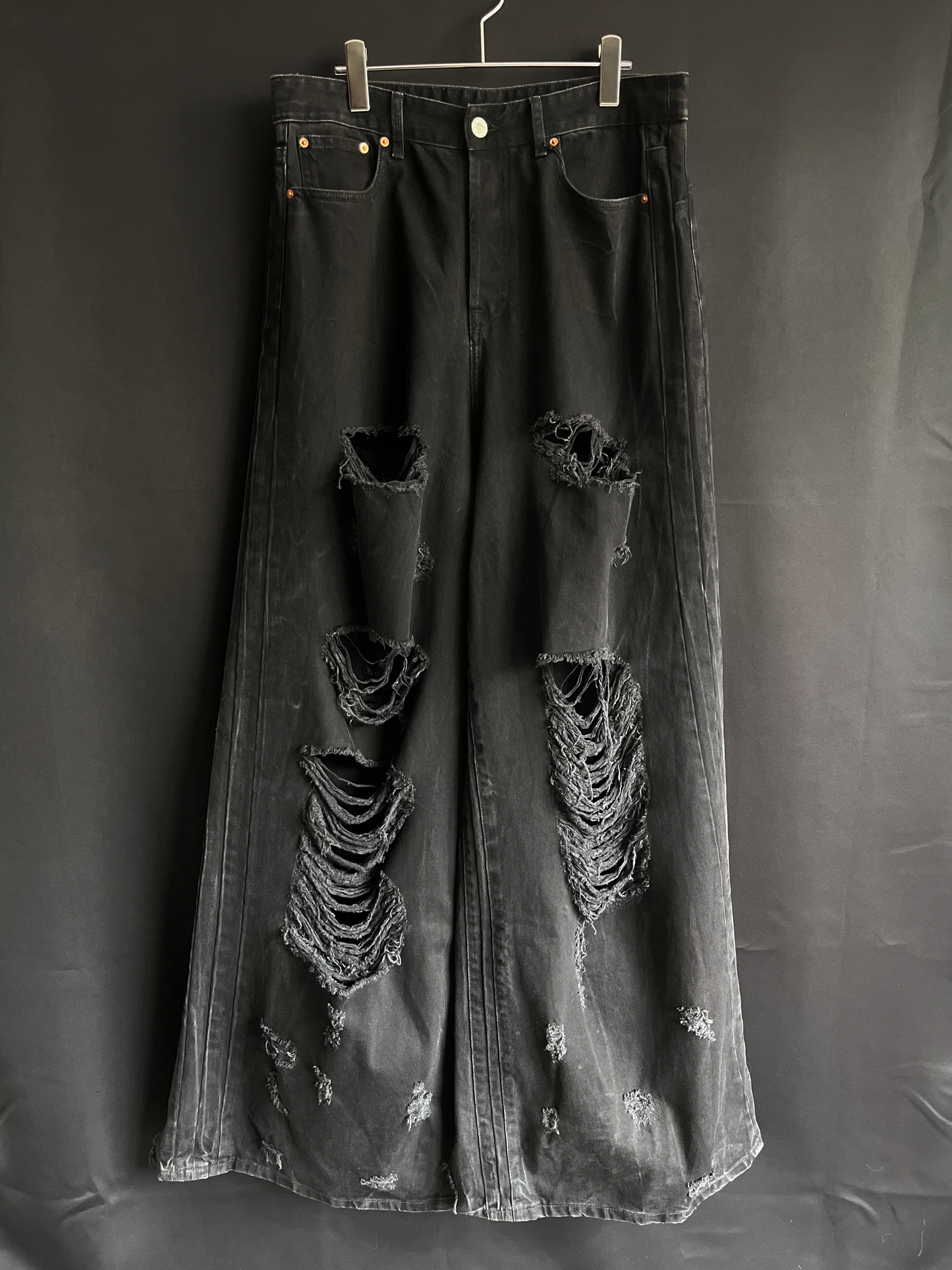 Vetements Destroyed Baggy Denim (33W)￼